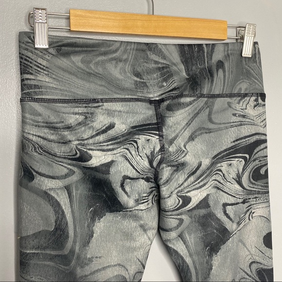 ALO Marble Print Goddess Leggings - Picture 8 of 8